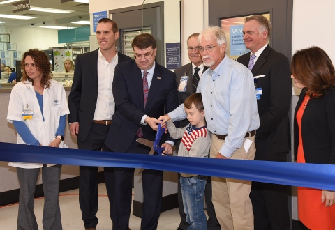 photo Secretary of Veterans Affairs, Robert Wilkie,at ribbon-cutting event with Veteran Wayne Shaw and his grandson 