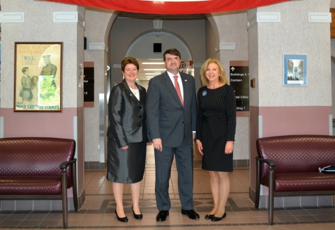 VA Secretary Robert Wilkie is flanked by Salem VAMC Director Rebecca Stackhouse (L) and VISN 6 Director DeAnne Seekins (R) 